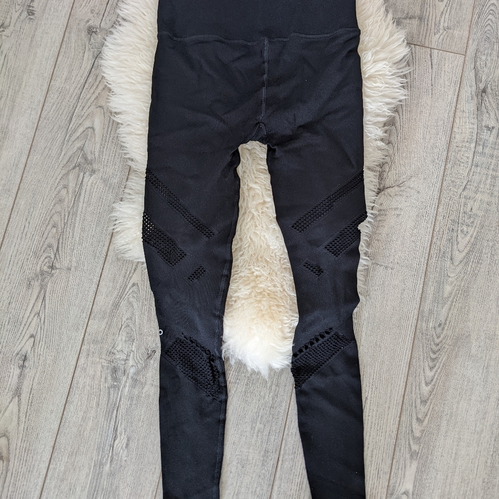 ALO High Waist Radiance Legging - Large